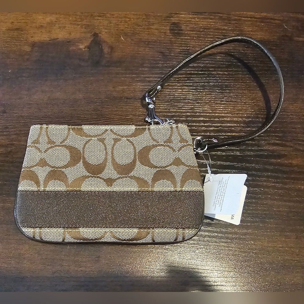 Coach Wristlet NWT F45608 - Picture 5 of 8